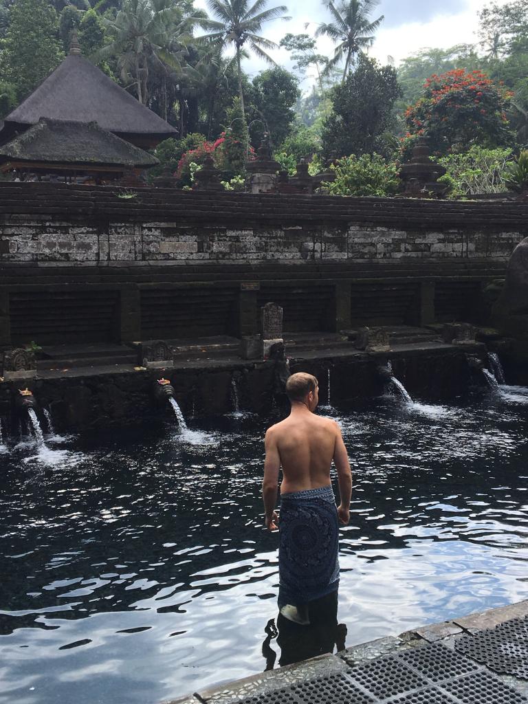 what to wear to the the tirta empul Bali