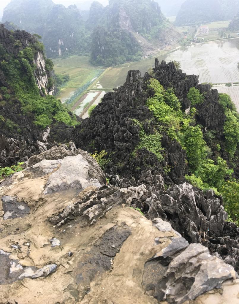 The Hang Mau cliff edge at the dragon
