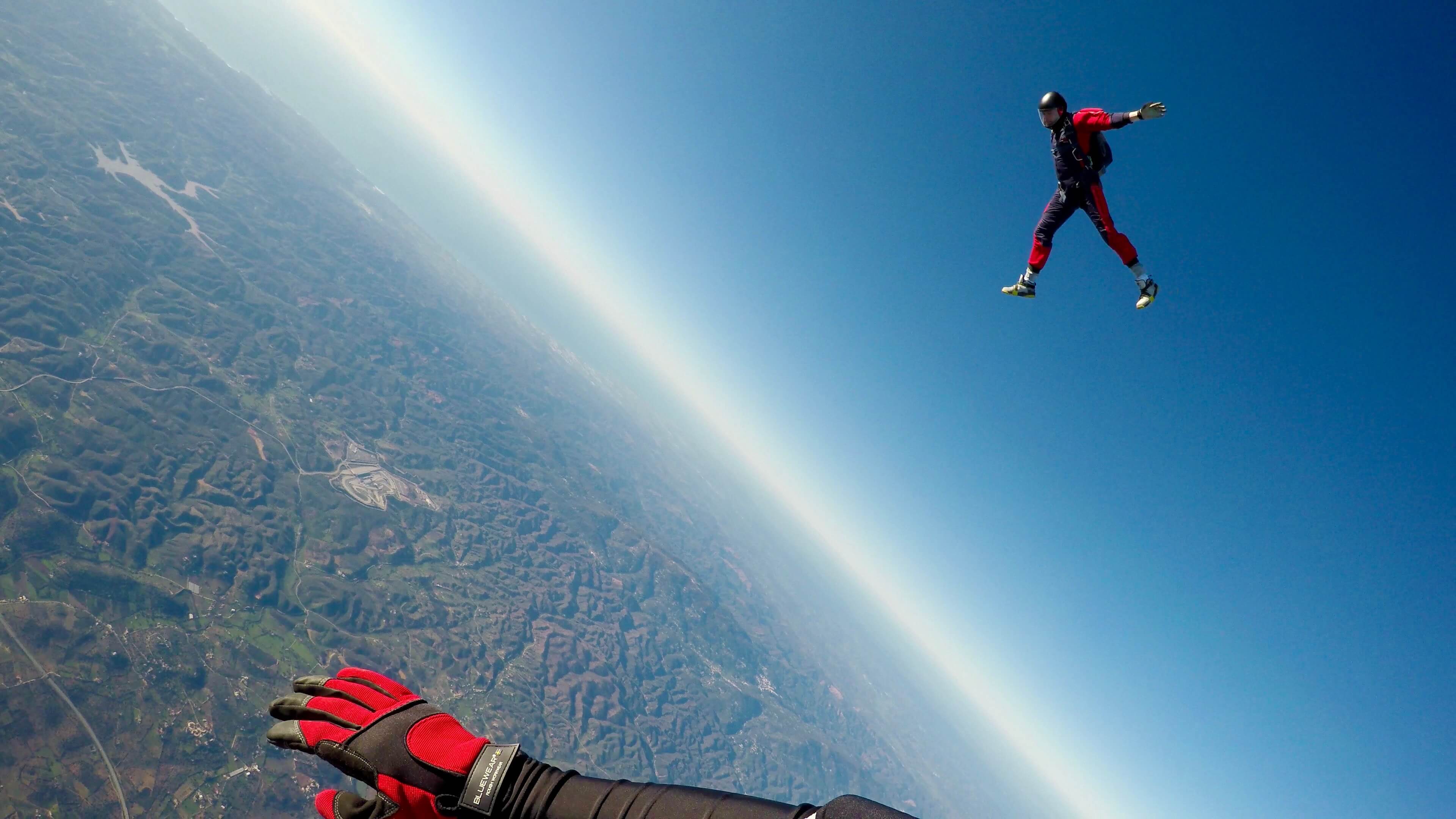 the amazing 15,000 sky diving experience in Byron Bay