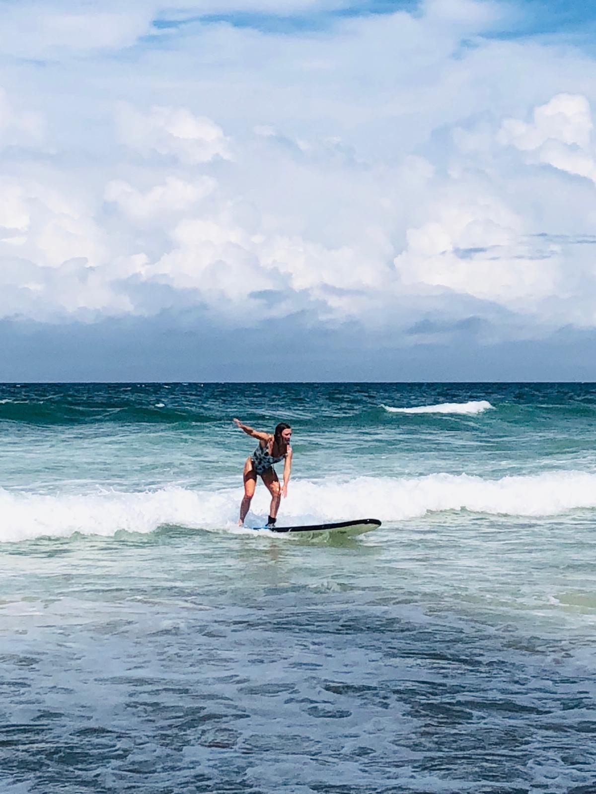 surfing for begginers and surfing lessons in the amazing byron bay surfing beaches