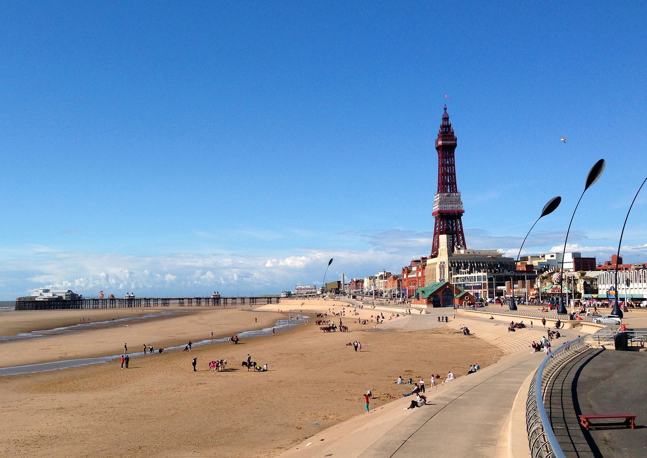 Blackpool Tower Seaside Beach - SnapHappyUK / Pixabay