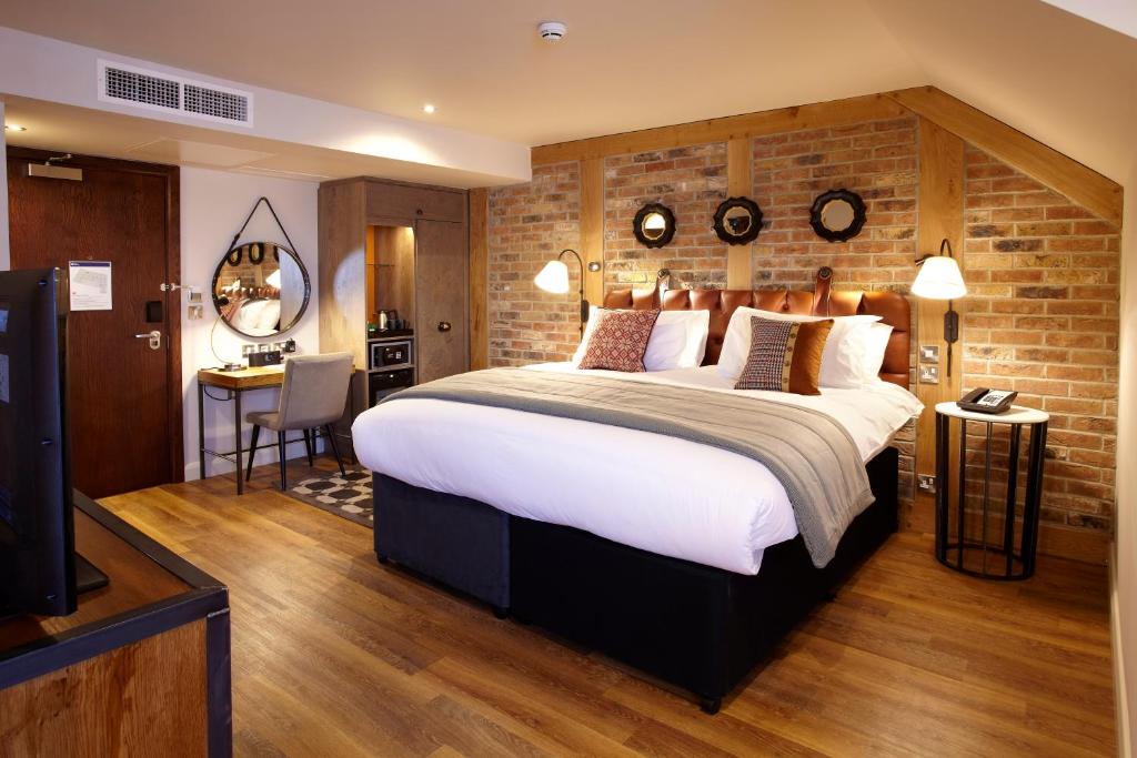 best rooms in york with a view hedley house guys fawkes inn house hotel churchill hotel mount royale hotel principal york guy fawkes st marys middlethorpe hall hotel du vin self catering bar convent minute walk national trust boutique hostel
