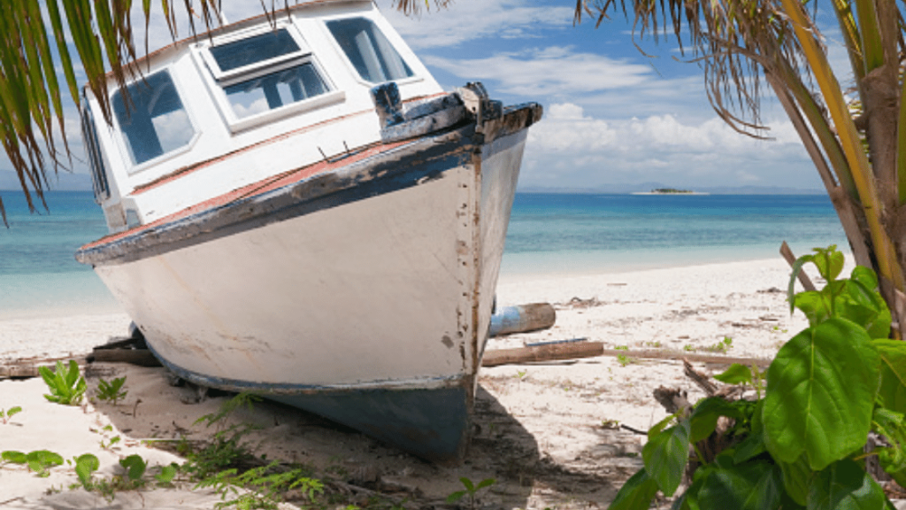 Shipwrecked Boat Tour Phi Phi